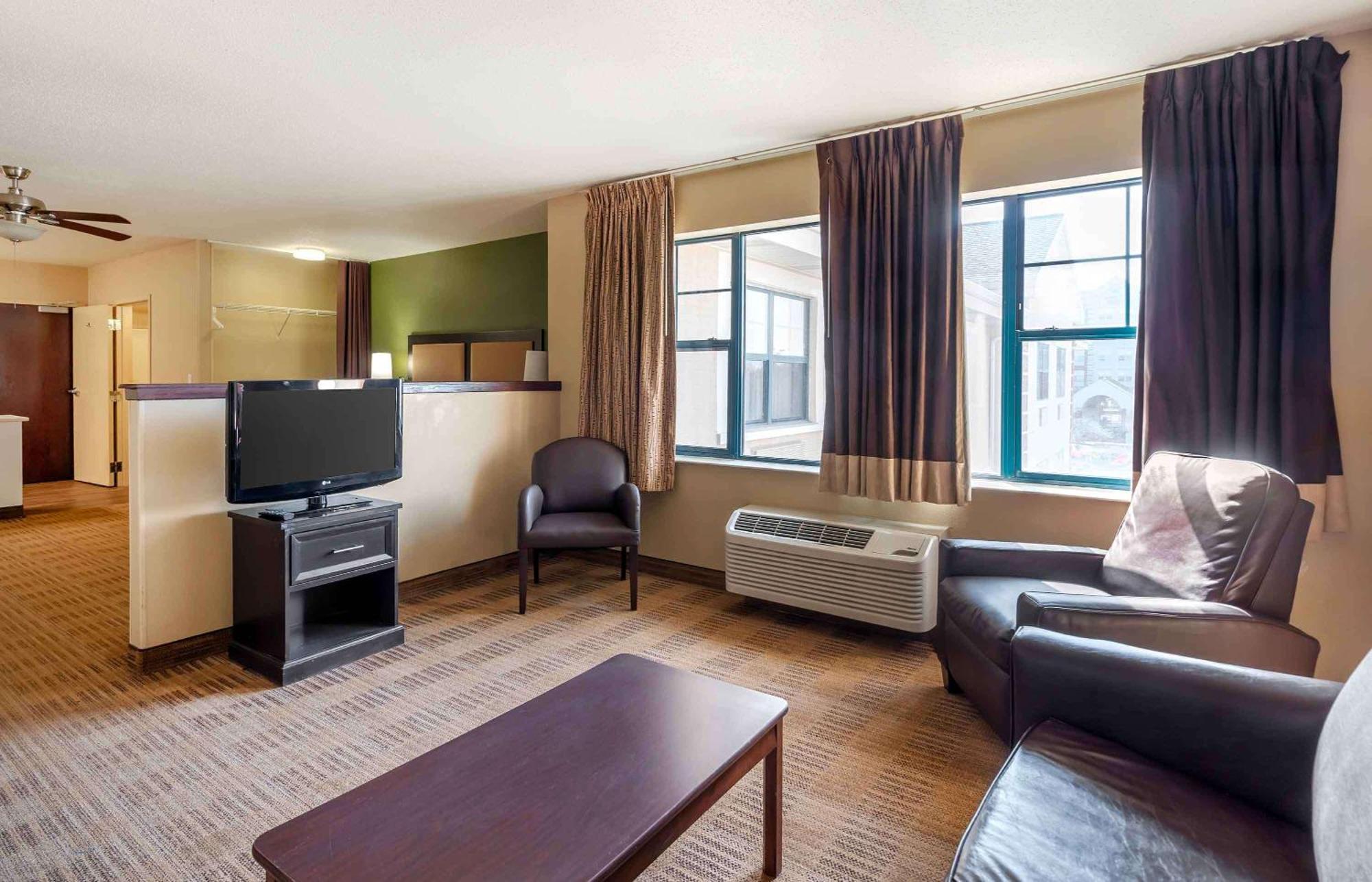 Extended Stay America Suites - Chicago - Woodfield Mall Schaumburg Buitenkant foto